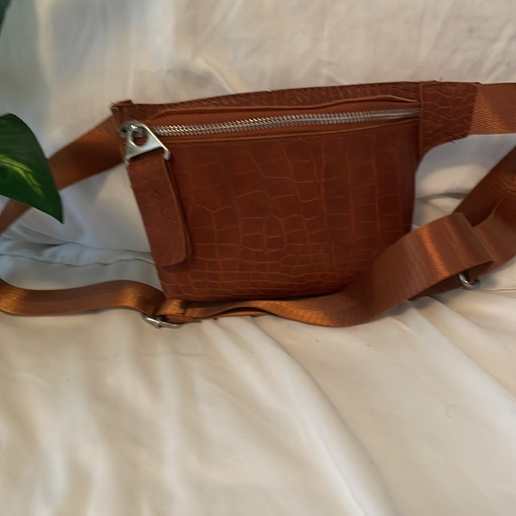Brown croc faux leather crossbody bag - Picture 3 of 4